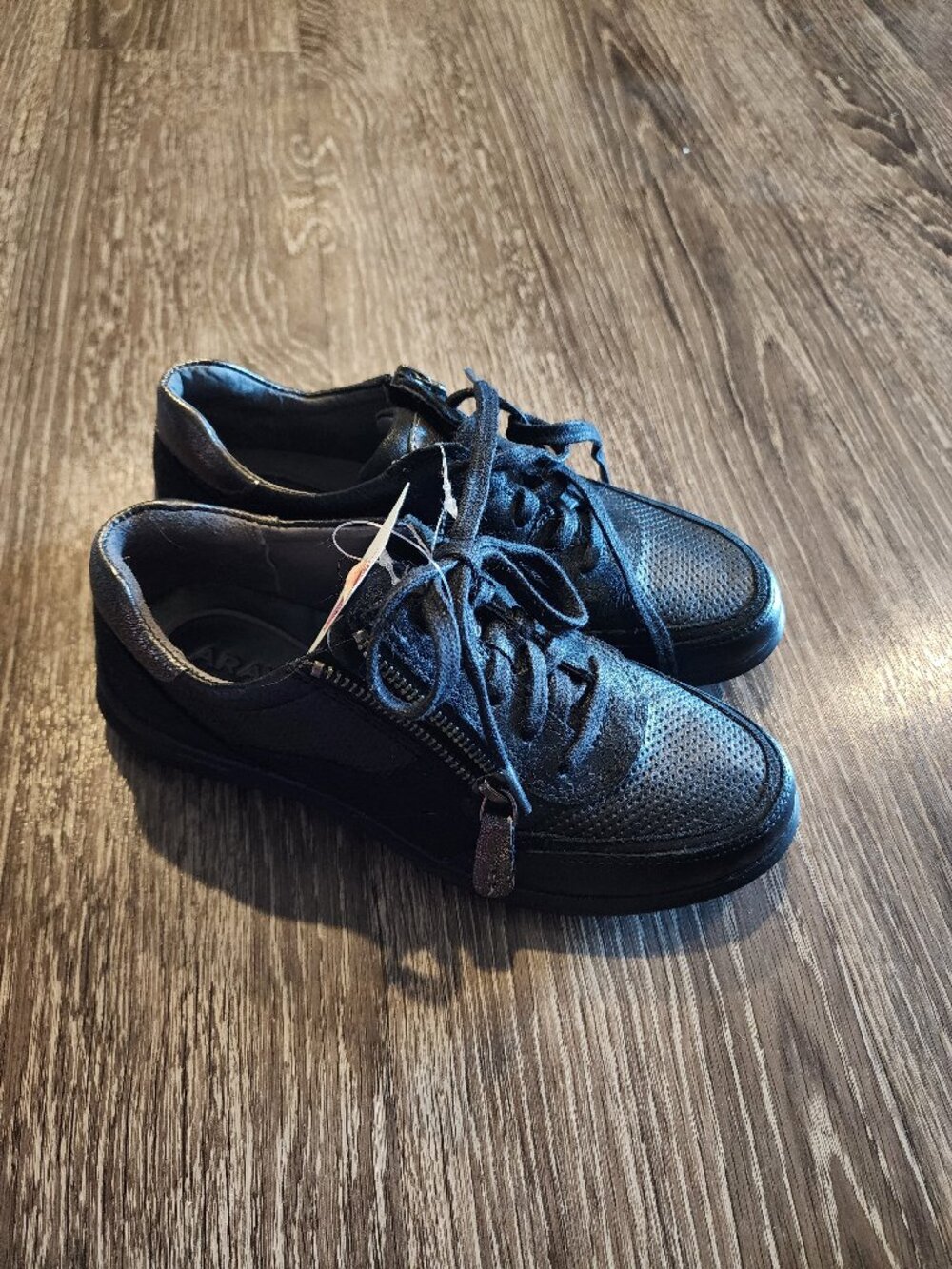 NWT Aravon Casual Shoes